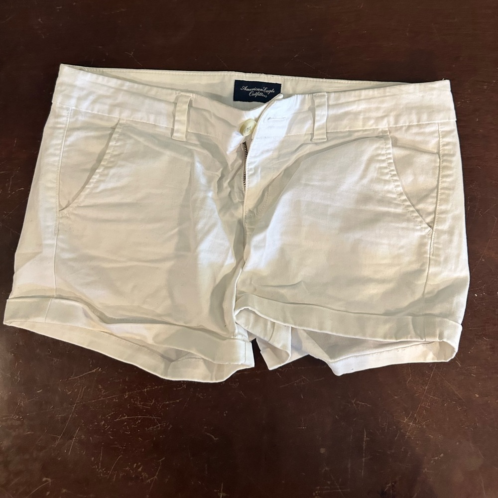 American Eagle Women’s White Shorts size 10